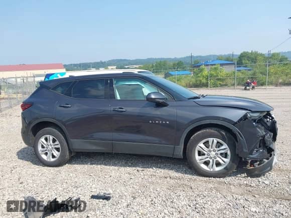 2021 Chevrolet Blazer LT z VIN 3GNKBHR40MS566821, wystawiony jako IAAI lot #42769208 z przebiegiem 31 904 mil mil oraz . Historia ofert i sprzedaży dostępna na DreamBid. Obrazek 14.