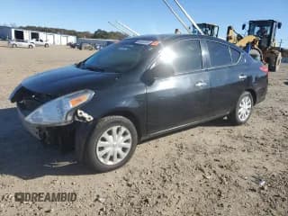 ✅ 2018 Nissan Versa SV • VIN: 3N1CN7AP4JL881215 • Lot: 92232255. Wystawiony na Copart z przebiegiem 164 092 mil. Bezpłatny archiwum sprzedaży aukcyjnych z USA i szczegółowy raport historii pojazdu na DreamBid. Zdjęcie 1.