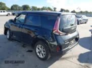 ✅ 2023 Kia Soul LX • VIN: KNDJ23AU9P7864063 • Lot: 42821024. Wystawiony na IAAI z przebiegiem 43 050 mil. Bezpłatny archiwum sprzedaży aukcyjnych z USA i szczegółowy raport historii pojazdu na DreamBid. Zdjęcie 3.