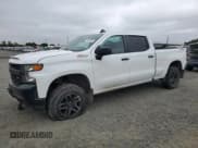 ✅ 2022 Chevrolet Silverado 1500 Custom Trail Boss • VIN: 3GCPYCEL6NG200072 • Lot: 59324305. Wystawiony na Copart z przebiegiem 76 285 mil. Bezpłatny archiwum sprzedaży aukcyjnych z USA i szczegółowy raport historii pojazdu na DreamBid. Zdjęcie 1.