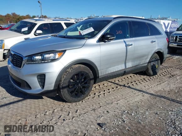 ✅ 2019 Kia Sorento LX • VIN: 5XYPG4A53KG585861 • Лот: 43512101. Опубликован ранее на IAAI с пробегом 53 798 миль. Бесплатный доступ к архиву аукционных продаж из США и подробный отчёт об истории автомобиля на DreamBid. Изображение 17.