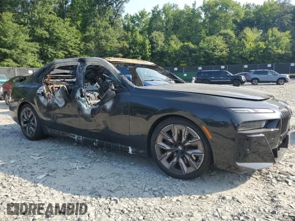 ✅ 2024 BMW 7 Series 740i xDrive • VIN: WBA33EH09RCN95252 • Lot: 62466064. Wystawiony na Copart z przebiegiem Nie podano. Bezpłatny archiwum sprzedaży aukcyjnych z USA i szczegółowy raport historii pojazdu na DreamBid. Zdjęcie 4.