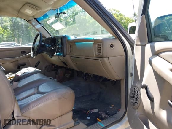 ✅ 2007 Chevrolet Silverado 2500HD Work Truck • VIN: 1GCHC24U07E113558 • Lot: 42389486. Wystawiony na IAAI z przebiegiem 237 467 mil. Bezpłatny archiwum sprzedaży aukcyjnych z USA i szczegółowy raport historii pojazdu na DreamBid. Zdjęcie 5.