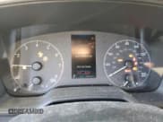 ✅ 2024 Toyota Corolla Cross LE • VIN: 7MUBAABG5RV112489 • Lot: 80777095. Wystawiony na Copart z przebiegiem 20 929 mil. Bezpłatny archiwum sprzedaży aukcyjnych z USA i szczegółowy raport historii pojazdu na DreamBid. Zdjęcie 9.