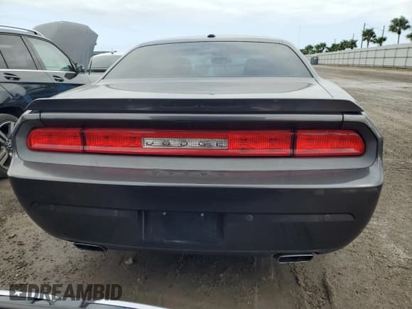 ✅ 2014 Dodge Challenger R/T Classic • VIN: 2C3CDYBT6EH196735 • Lot: 76227254. Wystawiony na Copart z przebiegiem 89 575 mil. Bezpłatny archiwum sprzedaży aukcyjnych z USA i szczegółowy raport historii pojazdu na DreamBid. Zdjęcie 6.