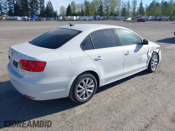 ✅ 2013 Volkswagen Jetta SE • VIN: 3VWDP7AJ6DM422299 • Lot: 42493094. Wystawiony na IAAI z przebiegiem 134 459 mil. Bezpłatny archiwum sprzedaży aukcyjnych z USA i szczegółowy raport historii pojazdu na DreamBid. Zdjęcie 4.