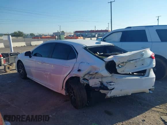 2022 Toyota Camry SE z VIN 4T1G11AK6NU058515, wystawiony jako IAAI lot #43327981 z przebiegiem 52 656 mil mil oraz . Historia ofert i sprzedaży dostępna na DreamBid. Obrazek 14.