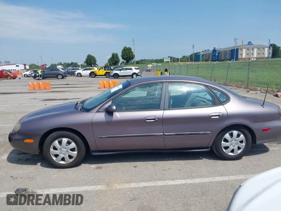✅ 1996 Ford Taurus GL • VIN: 1FALP52U5TA268651 • Lot: 43020018. Listed on IAAI with 93,795 mi. Free auction sales archive from the USA and detailed vehicle history report at DreamBid. Image 6.