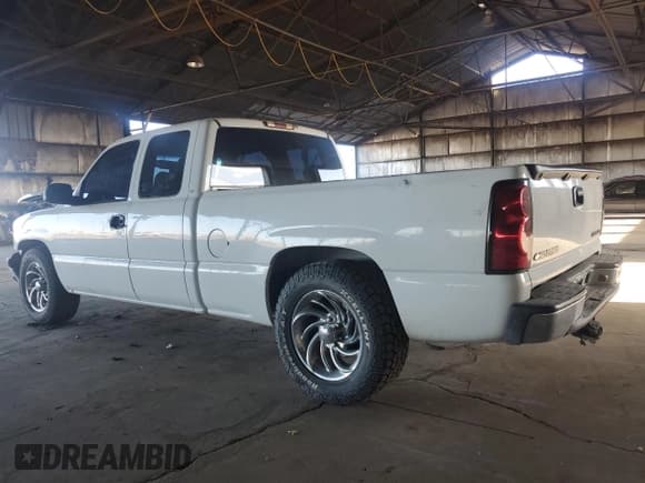 ✅ 2004 Chevrolet Silverado 1500 LS • VIN: 1GCEC19V94Z126537 • Лот: 72469604. Опубликован ранее на Copart с пробегом 245 941 миль. Бесплатный доступ к архиву аукционных продаж из США и подробный отчёт об истории автомобиля на DreamBid. Изображение 2.