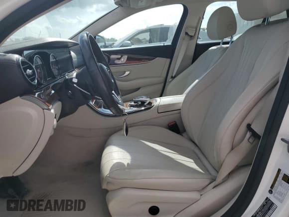 ✅ 2019 Mercedes-Benz E 450 • VIN: WDDZH6JB7KA507533 • Lot: 54134665. Listed on Copart with 72,168 mi. Free auction sales archive from the USA and detailed vehicle history report at DreamBid. Image 7.