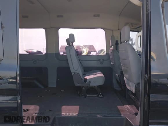 ✅ 2016 Ford Transit XL • VIN: 1FMZK1CM3GKB31942 • Lot: 42597336. Wystawiony na IAAI z przebiegiem 122 167 mil. Bezpłatny archiwum sprzedaży aukcyjnych z USA i szczegółowy raport historii pojazdu na DreamBid. Zdjęcie 8.