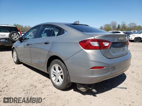 2018 Chevrolet Cruze LT z VIN 1G1BE5SM9J7128150, wystawiony jako Copart lot #44773332 z przebiegiem 78 133 mil mil oraz . Historia ofert i sprzedaży dostępna na DreamBid. Obrazek 3.