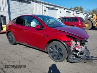 ✅ 2024 Tesla Model Y • VIN: 7SAYGDED4RF161518 • Lot: 41682252. Wystawiony na IAAI z przebiegiem 6 844 mil. Bezpłatny archiwum sprzedaży aukcyjnych z USA i szczegółowy raport historii pojazdu na DreamBid. Zdjęcie 1.