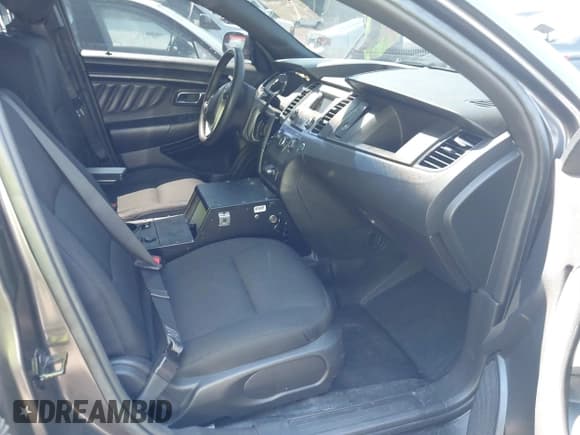 ✅ 2016 Ford Police Interceptor • VIN: 1FAHP2MK3GG126608 • Lot: 42619846. Listed on IAAI with 39 mi. Free auction sales archive from the USA and detailed vehicle history report at DreamBid. Image 5.