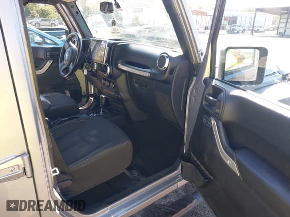 ✅ 2018 Jeep Wrangler Unlimited Rubicon Recon • VIN: 1C4BJWFG8JL848544 • Lot: 43600829. Wystawiony na IAAI z przebiegiem 88 588 mil. Bezpłatny archiwum sprzedaży aukcyjnych z USA i szczegółowy raport historii pojazdu na DreamBid. Zdjęcie 5.