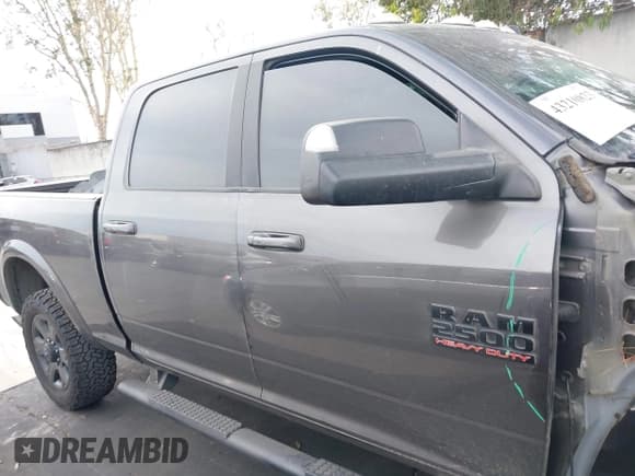 ✅ 2018 Ram 2500 Laramie • VIN: 3C6UR5FL5JG261084 • Lot: 43210823. Listed on IAAI with 91,976 mi. Free auction sales archive from the USA and detailed vehicle history report at DreamBid. Image 14.