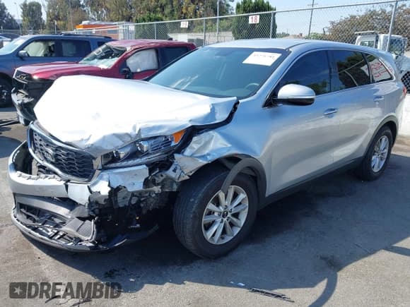 ✅ 2019 Kia Sorento LX • VIN: 5XYPG4A36KG588817 • Лот: 43276781. Опубликован ранее на IAAI с пробегом 69 392 миль. Бесплатный доступ к архиву аукционных продаж из США и подробный отчёт об истории автомобиля на DreamBid. Изображение 2.