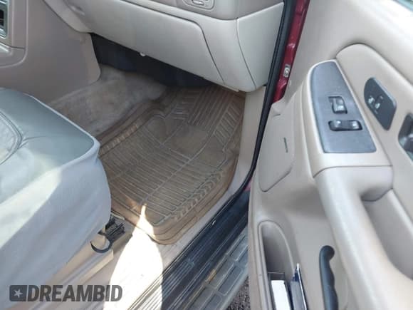 ✅ 2004 Chevrolet Suburban Z71 • VIN: 3GNFK16Z24G247948 • Лот: 41757736. Опубликован ранее на IAAI с пробегом 269 804 миль. Бесплатный доступ к архиву аукционных продаж из США и подробный отчёт об истории автомобиля на DreamBid. Изображение 5.