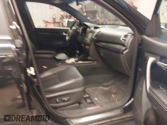 ✅ 2014 Kia Sorento SX Limited • VIN: 5XYKWDA72EG450440 • Lot: 43858112. Listed on IAAI with 196,912 mi. Free auction sales archive from the USA and detailed vehicle history report at DreamBid. Image 5.