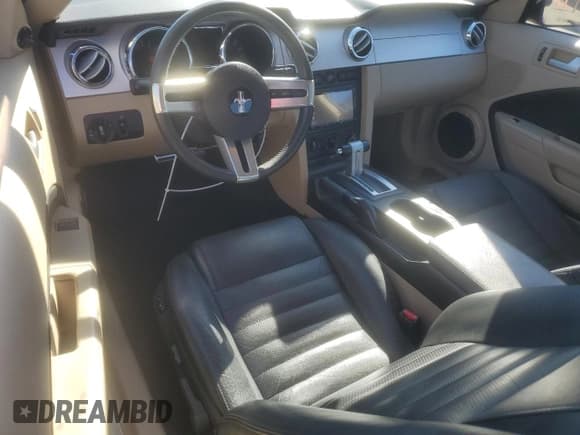 ✅ 2007 Ford Mustang GT Deluxe • VIN: 1ZVHT82H675250428 • Лот: 86069425. Опубликован ранее на Copart с пробегом 38 147 миль. Бесплатный доступ к архиву аукционных продаж из США и подробный отчёт об истории автомобиля на DreamBid. Изображение 8.