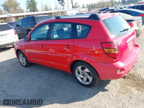 ✅ 2005 Pontiac Vibe • VIN: 5Y2SL63805Z423720 • Lot: 43389214. Listed on IAAI with 299,999 mi. Free auction sales archive from the USA and detailed vehicle history report at DreamBid. Image 3.
