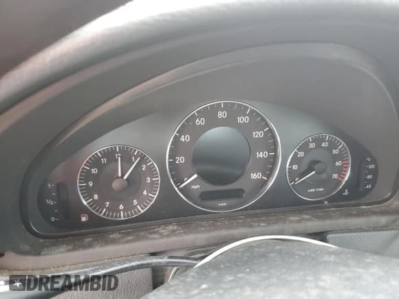 ✅ 2005 Mercedes-Benz CLK 500 • VIN: WDBTK75G35T044178 • Lot: 73940824. Wystawiony na Copart z przebiegiem Nie podano. Bezpłatny archiwum sprzedaży aukcyjnych z USA i szczegółowy raport historii pojazdu na DreamBid. Zdjęcie 9.