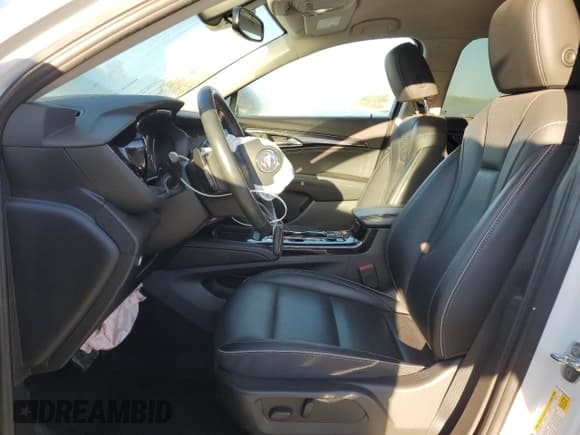 ✅ 2023 Buick Envision Essence • VIN: LRBFZNR4XPD075163 • Лот: 85650185. Опубликован ранее на Copart с пробегом 48 488 миль. Бесплатный доступ к архиву аукционных продаж из США и подробный отчёт об истории автомобиля на DreamBid. Изображение 7.