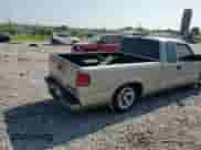 2003 Chevrolet S-10 z VIN 1GCCS19H938177335, wystawiony jako Copart lot #68638884 z przebiegiem Nie podano mil oraz Szkoda całkowita • Salvage title. Historia ofert i sprzedaży dostępna na DreamBid. Obrazek 11.