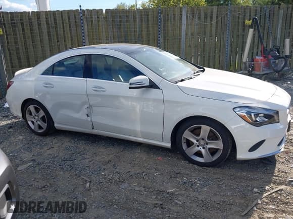 ✅ 2017 Mercedes-Benz CLA 250 • VIN: WDDSJ4GB2HN441699 • Lot: 43313579. Wystawiony na IAAI z przebiegiem 136 226 mil. Bezpłatny archiwum sprzedaży aukcyjnych z USA i szczegółowy raport historii pojazdu na DreamBid. Zdjęcie 13.