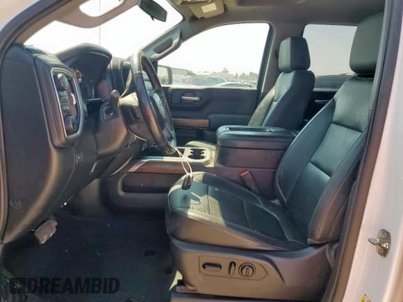 ✅ 2021 Chevrolet Silverado 1500 LT Trail Boss • VIN: 1GCPYFEL8MZ315384 • Lot: 71369185. Wystawiony na Copart z przebiegiem 110 053 mil. Bezpłatny archiwum sprzedaży aukcyjnych z USA i szczegółowy raport historii pojazdu na DreamBid. Zdjęcie 7.