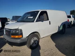 ✅ 2014 GMC Savana Cargo • VIN: 1GTW7FCA9E1905786 • Lot: 82276775. Wystawiony na Copart z przebiegiem Nie podano. Bezpłatny archiwum sprzedaży aukcyjnych z USA i szczegółowy raport historii pojazdu na DreamBid. Zdjęcie 1.