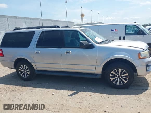 ✅ 2015 Ford Expedition Max XLT • VIN: 1FMJK1HT3FEF22261 • Lot: 42312433. Wystawiony na IAAI z przebiegiem 179 674 mil. Bezpłatny archiwum sprzedaży aukcyjnych z USA i szczegółowy raport historii pojazdu na DreamBid. Zdjęcie 13.