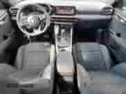 2024 Dodge Hornet R/T z VIN ZACPDFCW3R3A16083, wystawiony jako Copart lot #49723225 z przebiegiem 22 617 mil mil oraz Szkoda całkowita • Salvage title. Historia ofert i sprzedaży dostępna na DreamBid. Obrazek 8.