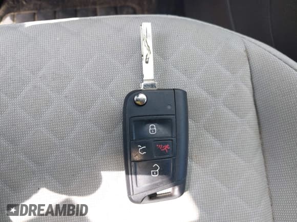 ✅ 2018 Volkswagen Tiguan S • VIN: 3VV0B7AX4JM087786 • Lot: 42941983. Listed on IAAI with 87,202 mi. Free auction sales archive from the USA and detailed vehicle history report at DreamBid. Image 11.