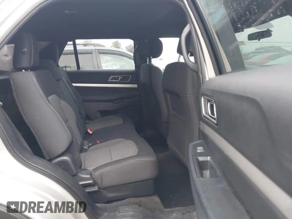 ✅ 2017 Ford Explorer XLT • VIN: 1FM5K8D85HGD37874 • Lot: 43671415. Wystawiony na IAAI z przebiegiem 110 797 mil. Bezpłatny archiwum sprzedaży aukcyjnych z USA i szczegółowy raport historii pojazdu na DreamBid. Zdjęcie 8.