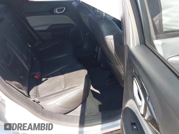 ✅ 2024 Jeep Compass Limited • VIN: 3C4NJDCN7RT142850 • Lot: 43084962. Wystawiony na IAAI z przebiegiem 7 813 mil. Bezpłatny archiwum sprzedaży aukcyjnych z USA i szczegółowy raport historii pojazdu na DreamBid. Zdjęcie 8.