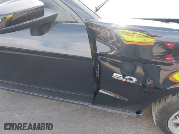 ✅ 2012 Ford Mustang GT Premium • VIN: 1ZVBP8CF1C5281488 • Lot: 43796307. Listed on IAAI with 91,501 mi. Free auction sales archive from the USA and detailed vehicle history report at DreamBid. Image 20.