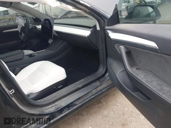 ✅ 2021 Tesla Model 3 Performance • VIN: 5YJ3E1EC5MF030822 • Lot: 41907973. Wystawiony na IAAI z przebiegiem 50 133 mil. Bezpłatny archiwum sprzedaży aukcyjnych z USA i szczegółowy raport historii pojazdu na DreamBid. Zdjęcie 5.