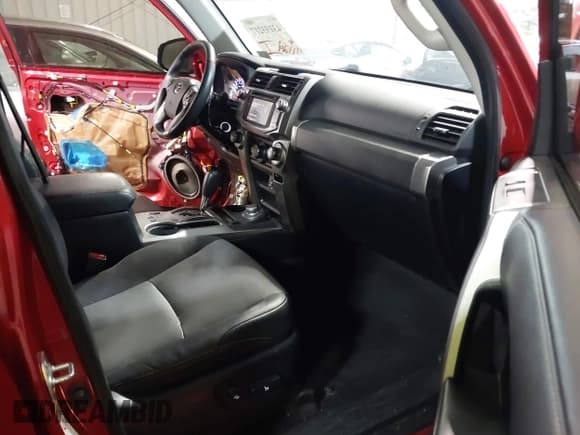 ✅ 2019 Toyota 4Runner TRD Off Road Premium • VIN: JTEBU5JR2K5710476 • Lot: 43193217. Listed on IAAI with 71,124 mi. Free auction sales archive from the USA and detailed vehicle history report at DreamBid. Image 5.