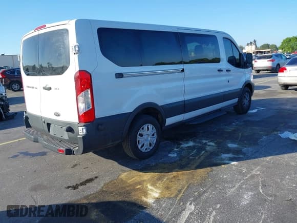 ✅ 2017 Ford Transit XL • VIN: 1FBZX2YM9HKB04870 • Lot: 41508487. Wystawiony na IAAI z przebiegiem 105 714 mil. Bezpłatny archiwum sprzedaży aukcyjnych z USA i szczegółowy raport historii pojazdu na DreamBid. Zdjęcie 4.