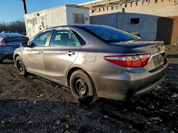 ✅ 2015 Toyota Camry LE • VIN: 4T4BF1FK3FR500775 • Lot: 93961775. Wystawiony na Copart z przebiegiem 230 583 mil. Bezpłatny archiwum sprzedaży aukcyjnych z USA i szczegółowy raport historii pojazdu na DreamBid. Zdjęcie 2.