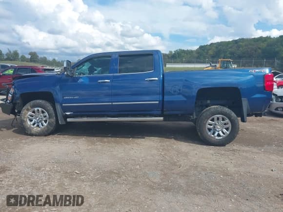 ✅ 2016 Chevrolet Silverado 2500HD LTZ • VIN: 1GC1KWE87GF117985 • Lot: 43268057. Listed on IAAI with 79,080 mi. Free auction sales archive from the USA and detailed vehicle history report at DreamBid. Image 14.