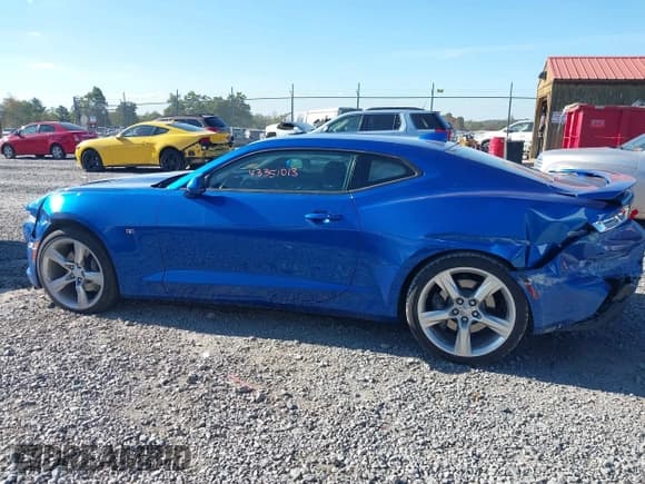 ✅ 2018 Chevrolet Camaro 1SS • VIN: 1G1FF1R75J0105979 • Lot: 43351013. Wystawiony na IAAI z przebiegiem 32 213 mil. Bezpłatny archiwum sprzedaży aukcyjnych z USA i szczegółowy raport historii pojazdu na DreamBid. Zdjęcie 14.