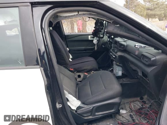 ✅ 2020 Ford Police Interceptor Utility • VIN: 1FM5K8ABXLGB85616 • Lot: 41701853. Listed on IAAI with 93,783 mi. Free auction sales archive from the USA and detailed vehicle history report at DreamBid. Image 5.