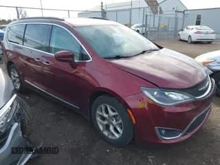 ✅ 2017 Chrysler Pacifica Touring L • VIN: 2C4RC1BG9HR542083 • Лот: 43612724. Опубликован ранее на IAAI с пробегом 134 799 миль. Бесплатный доступ к архиву аукционных продаж из США и подробный отчёт об истории автомобиля на DreamBid. Изображение 1.