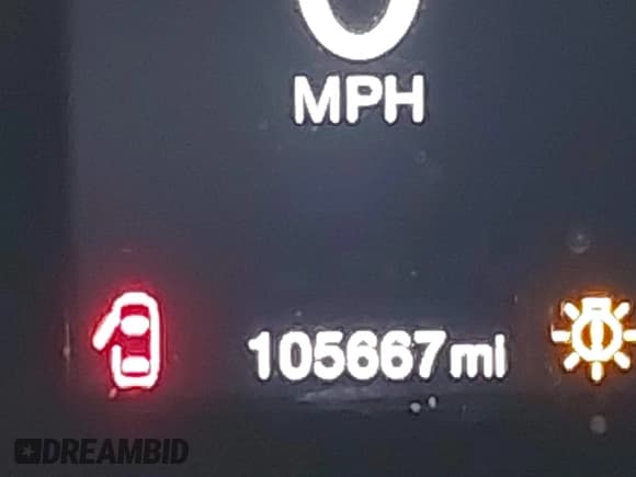 ✅ 2018 Jeep Renegade Latitude • VIN: ZACCJBBB4JPH07246 • Lot: 43451946. Wystawiony na IAAI z przebiegiem 105 667 mil. Bezpłatny archiwum sprzedaży aukcyjnych z USA i szczegółowy raport historii pojazdu na DreamBid. Zdjęcie 15.