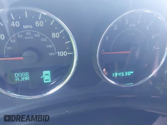 ✅ 2016 Jeep Wrangler Unlimited Sport • VIN: 1C4BJWDG9GL305554 • Lot: 43349335. Wystawiony na IAAI z przebiegiem 194 530 mil. Bezpłatny archiwum sprzedaży aukcyjnych z USA i szczegółowy raport historii pojazdu na DreamBid. Zdjęcie 7.