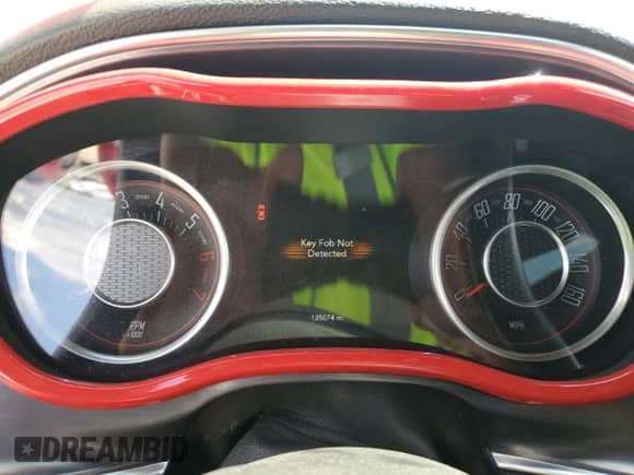 2015 Dodge Challenger R/T z VIN 2C3CDZAT4FH712793, wystawiony jako Copart lot #69822155 z przebiegiem Nie podano mil oraz Szkoda całkowita • Salvage title. Historia ofert i sprzedaży dostępna na DreamBid. Obrazek 9.