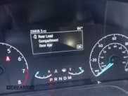 ✅ 2023 Ford Transit Cargo • VIN: 1FTBR1C8XPKB13829 • Lot: 43641950. Wystawiony na IAAI z przebiegiem 29 808 mil. Bezpłatny archiwum sprzedaży aukcyjnych z USA i szczegółowy raport historii pojazdu na DreamBid. Zdjęcie 15.