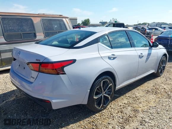 ✅ 2025 Nissan Altima SR • VIN: 1N4BL4CW5SN357158 • Lot: 43172000. Listed on IAAI with 13,613 mi. Free auction sales archive from the USA and detailed vehicle history report at DreamBid. Image 4.